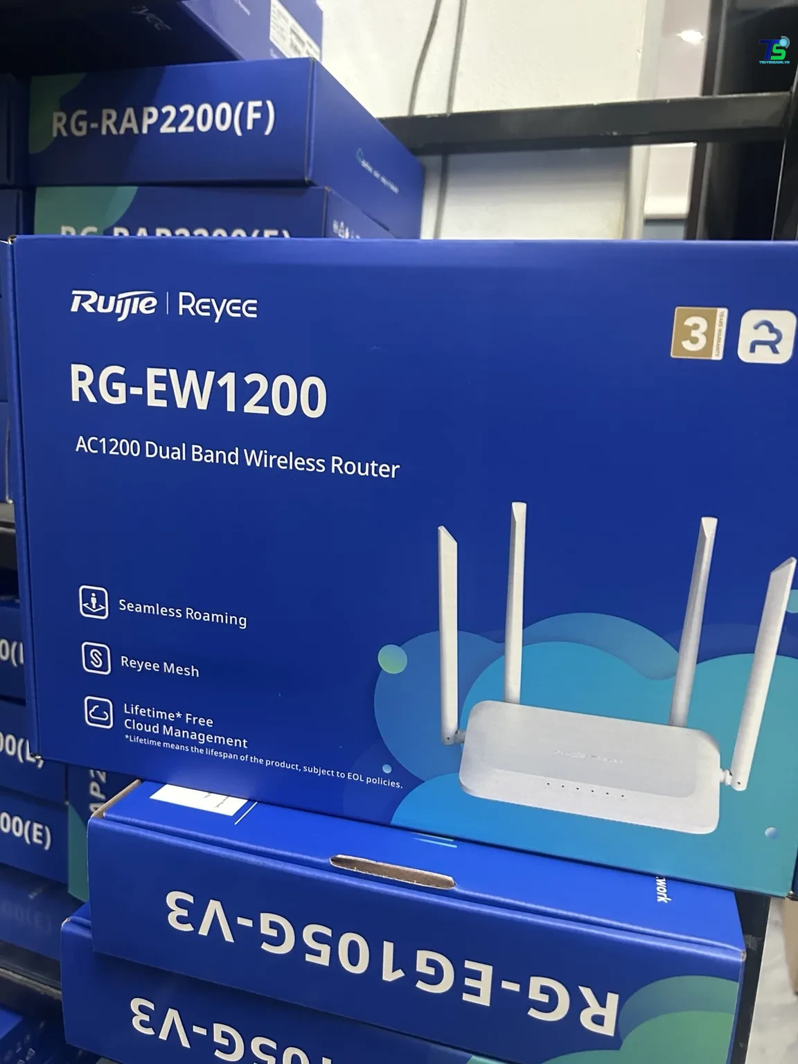 Hộp bộ phát WiFi Ruijie Reyee RG-EW1200 thực tế tại Truyền Sáng